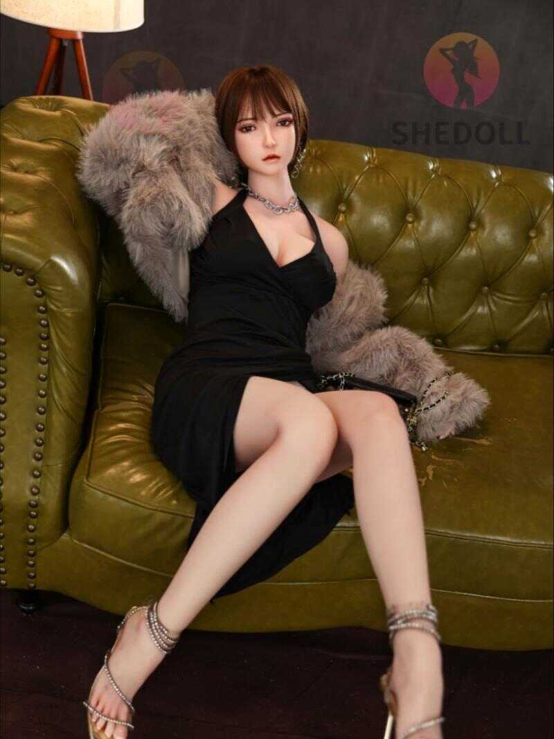  seren-deep v-neckline-2